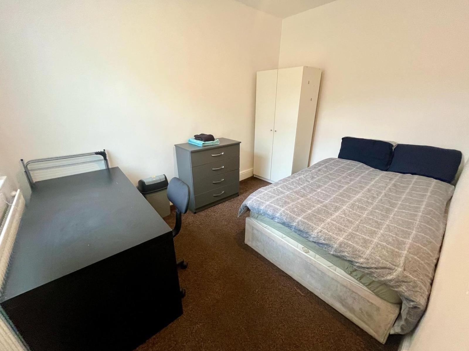 Single With Shared Toilet Nottingham