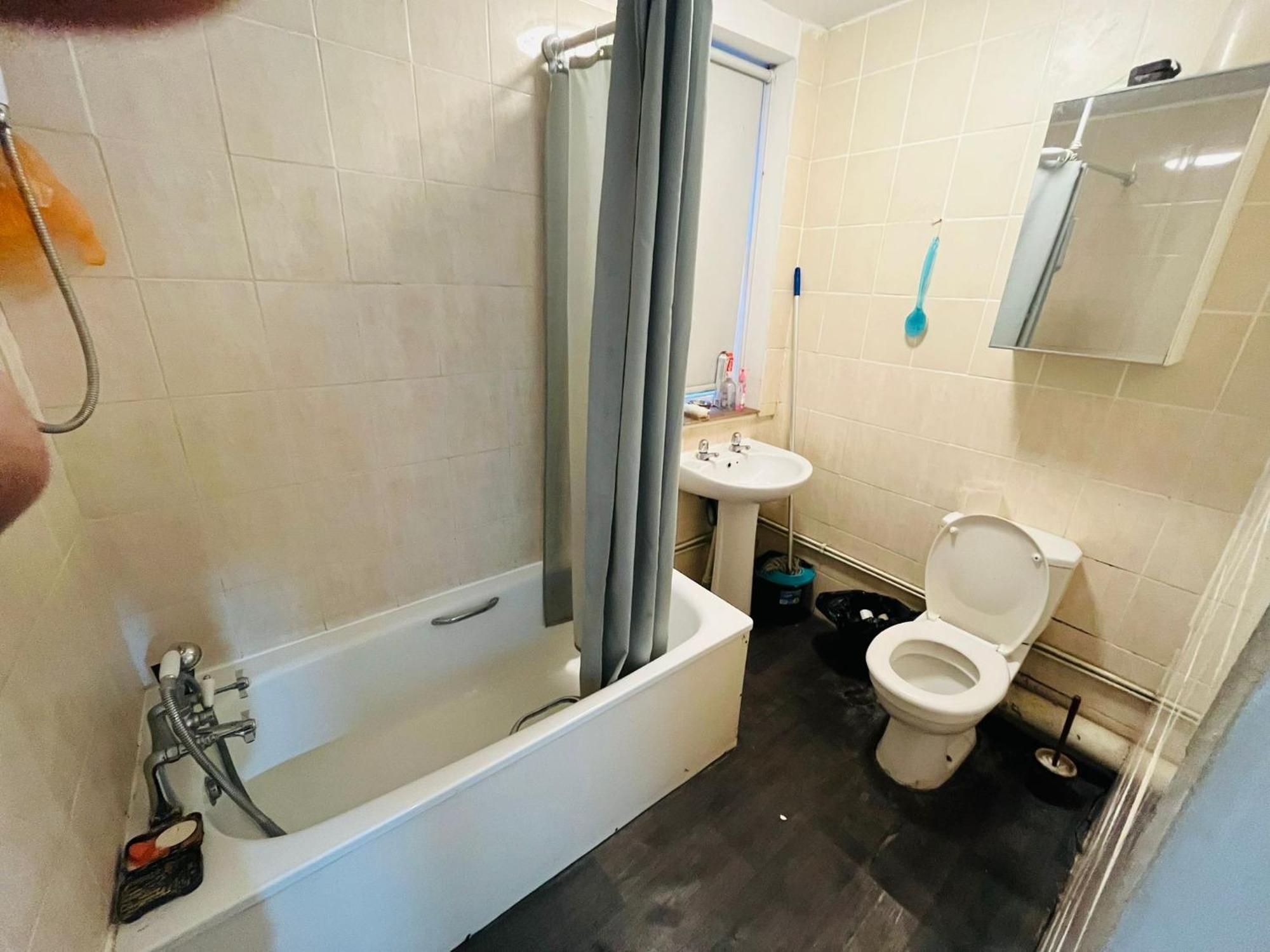 Hospedagem domiciliar Single With Shared Toilet *