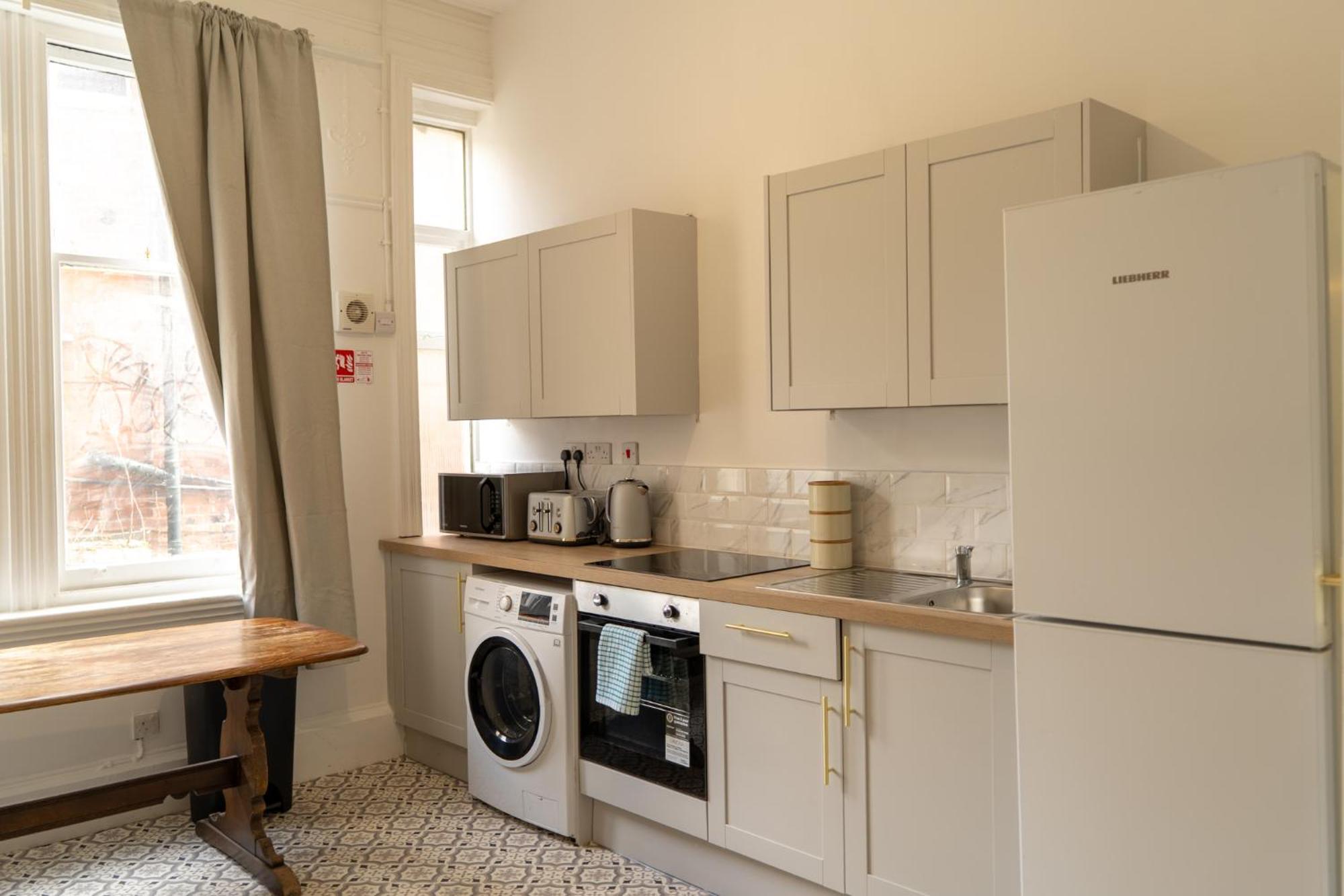 The Newcastle Cozy & Modern Flats In The Park Estate Apartment