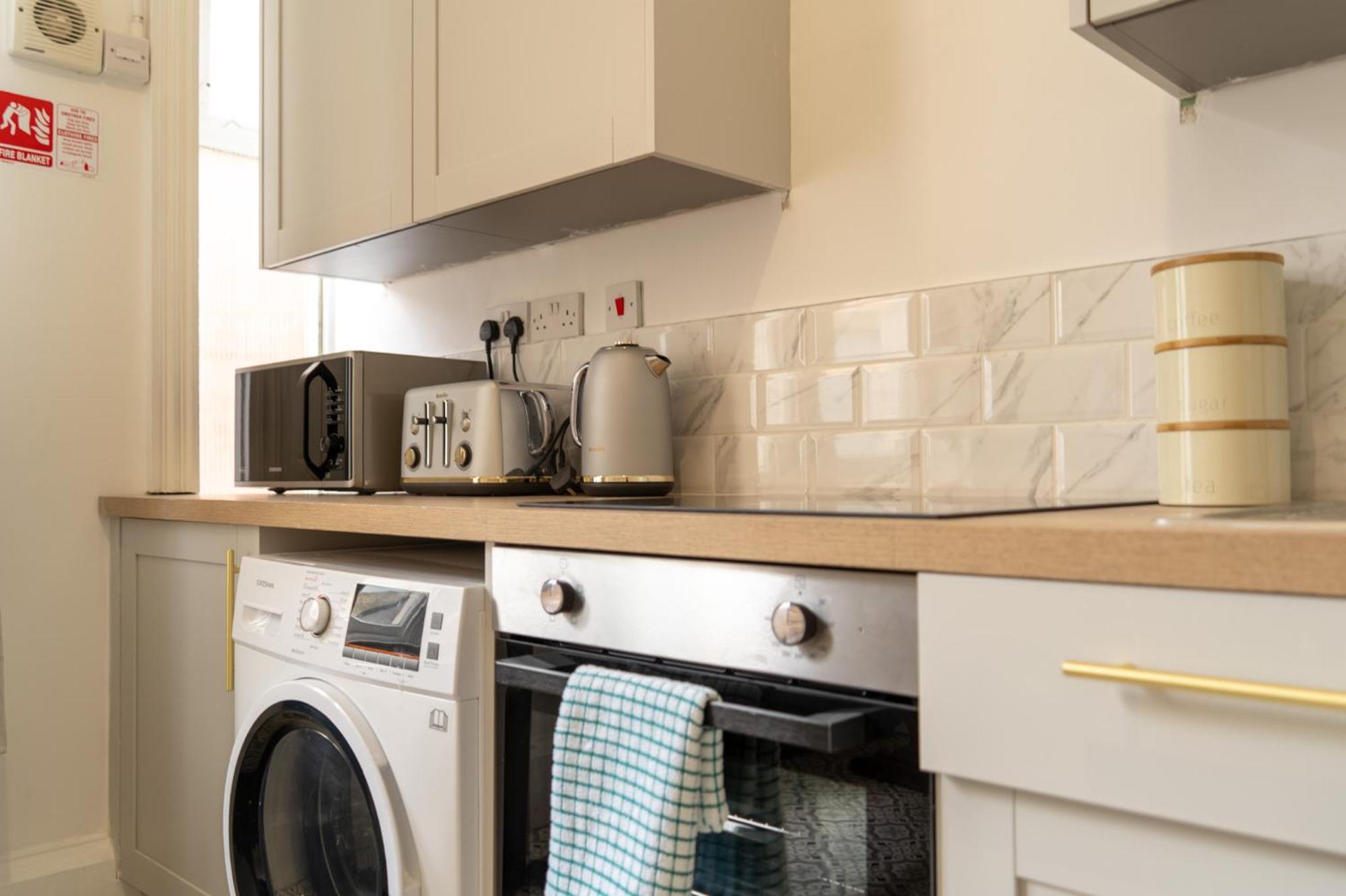 The Newcastle Cozy & Modern Flats In The Park Estate Apartment