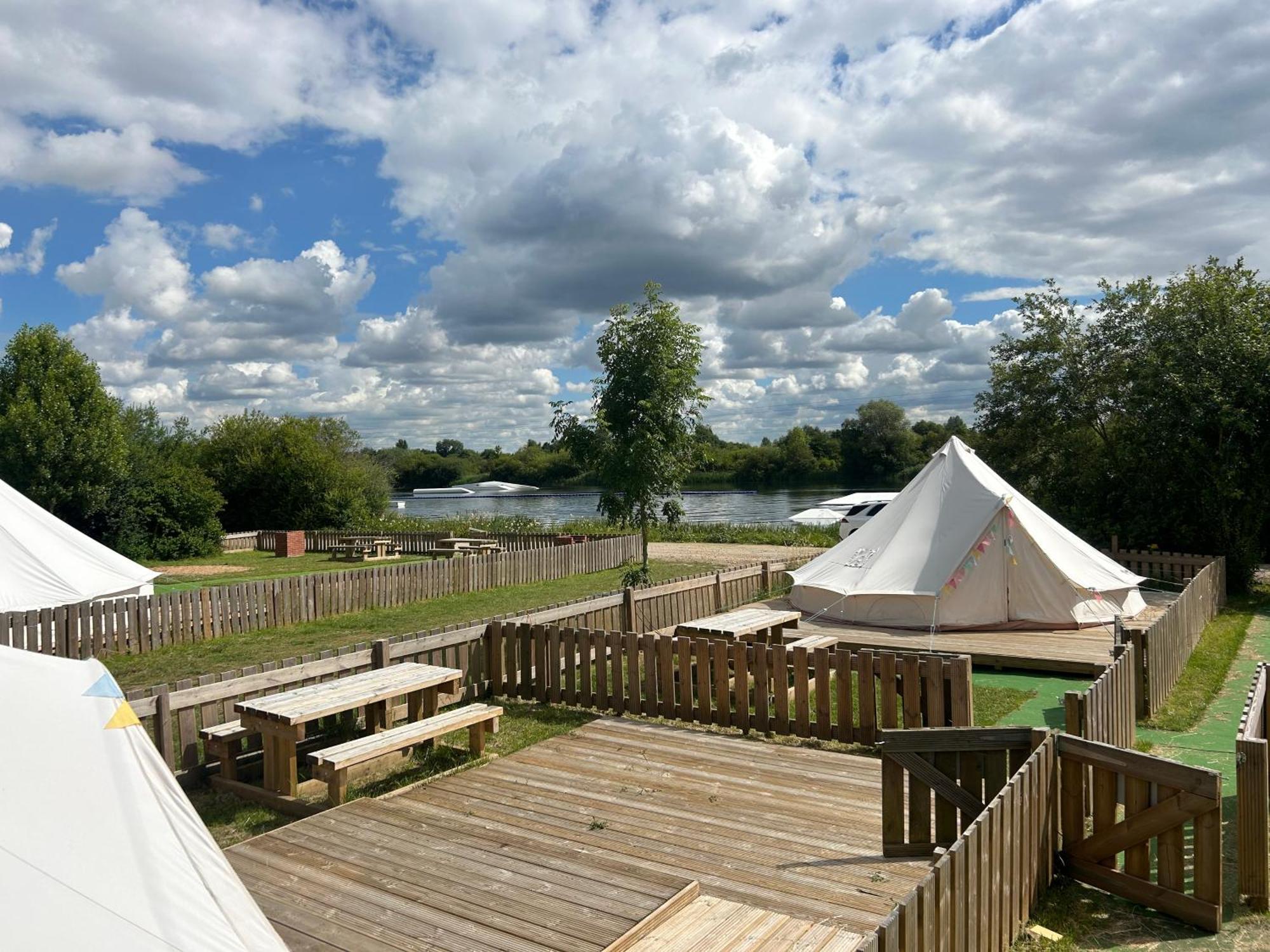 Spring Lakes Side Bell Tents Tenda de luxo