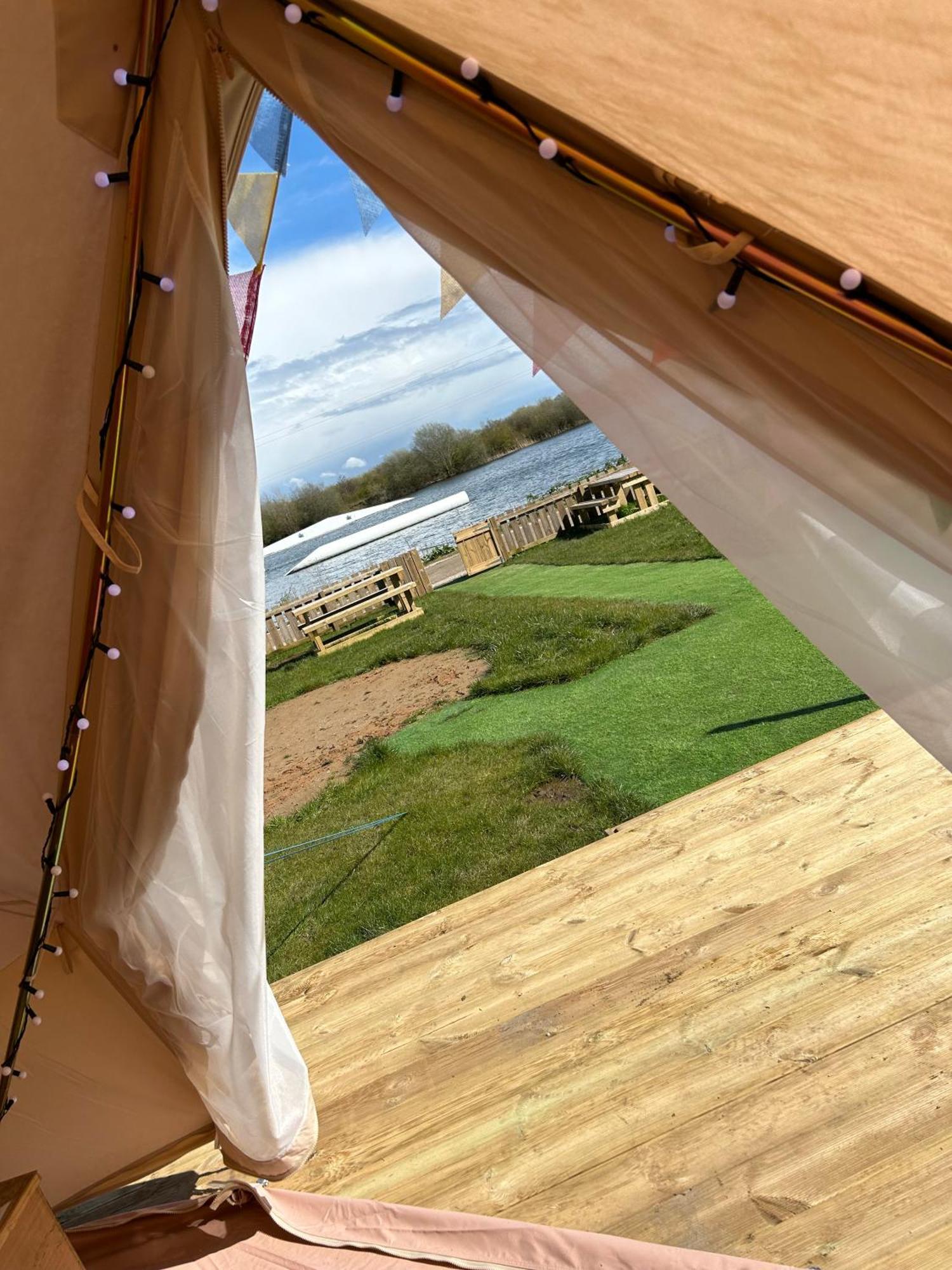 Tenda de luxo Spring Lakes Side Bell Tents Nottingham