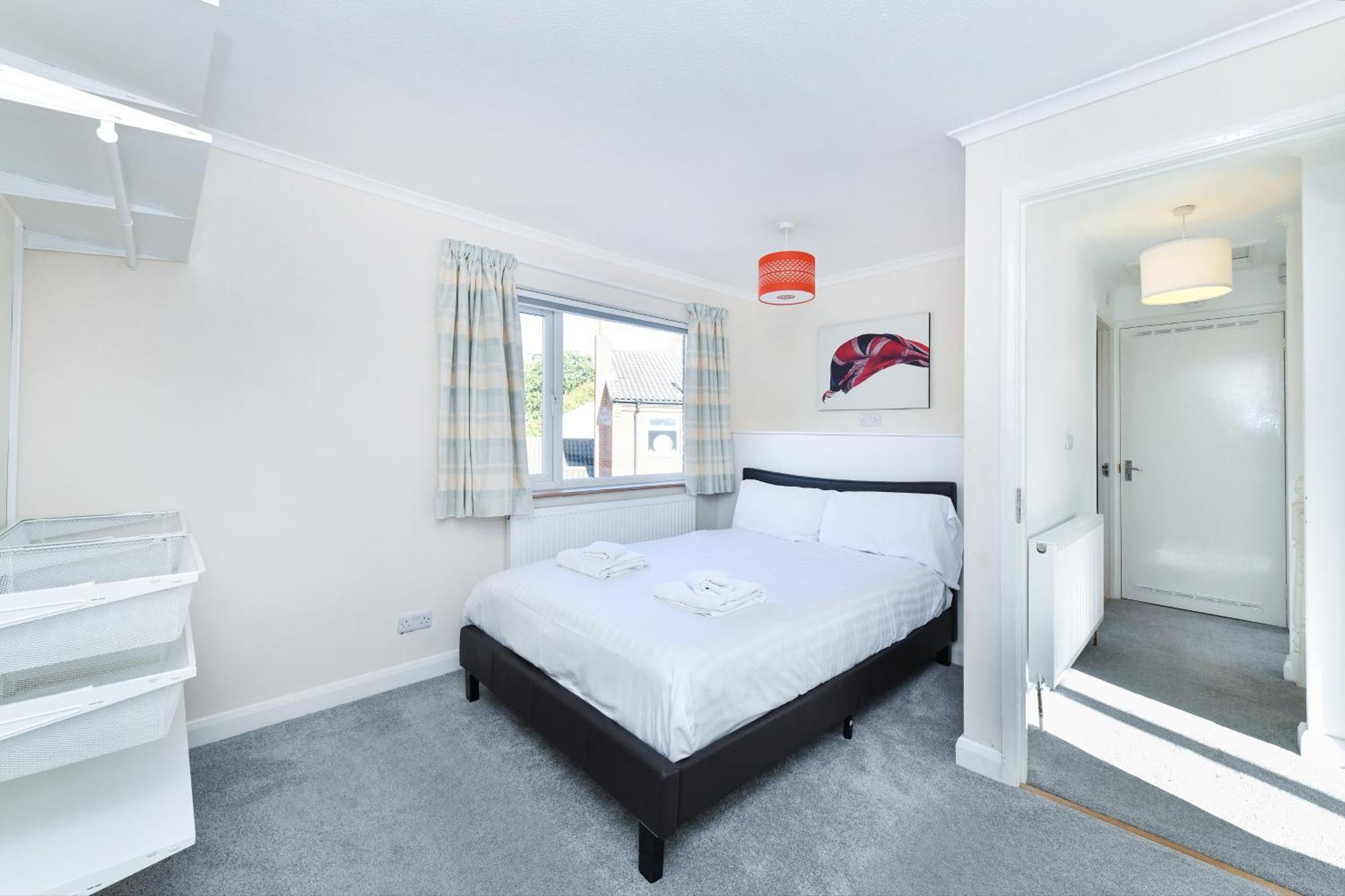 Casa de férias Morgan House- 4 Bed House, Near Trent Uni *
