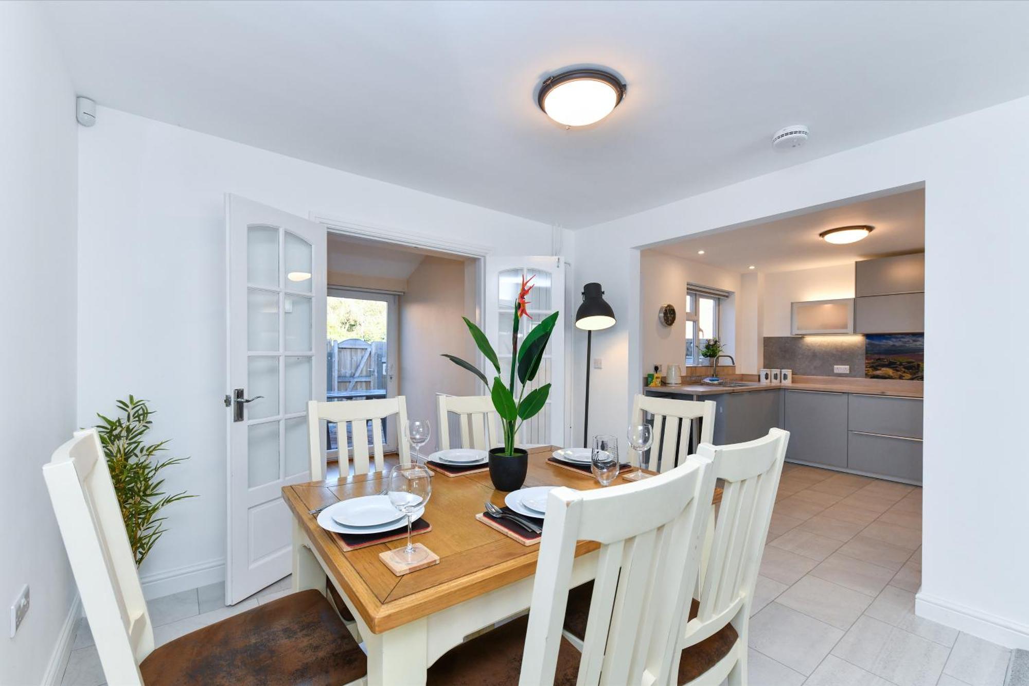 Casa de férias Morgan House- 4 Bed House, Near Trent Uni