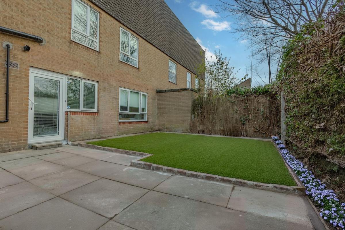 Premium Serviced Nottingham, 4 Bedrooms, 5 Beds, 4 Bathrooms, Sleeps 7 *