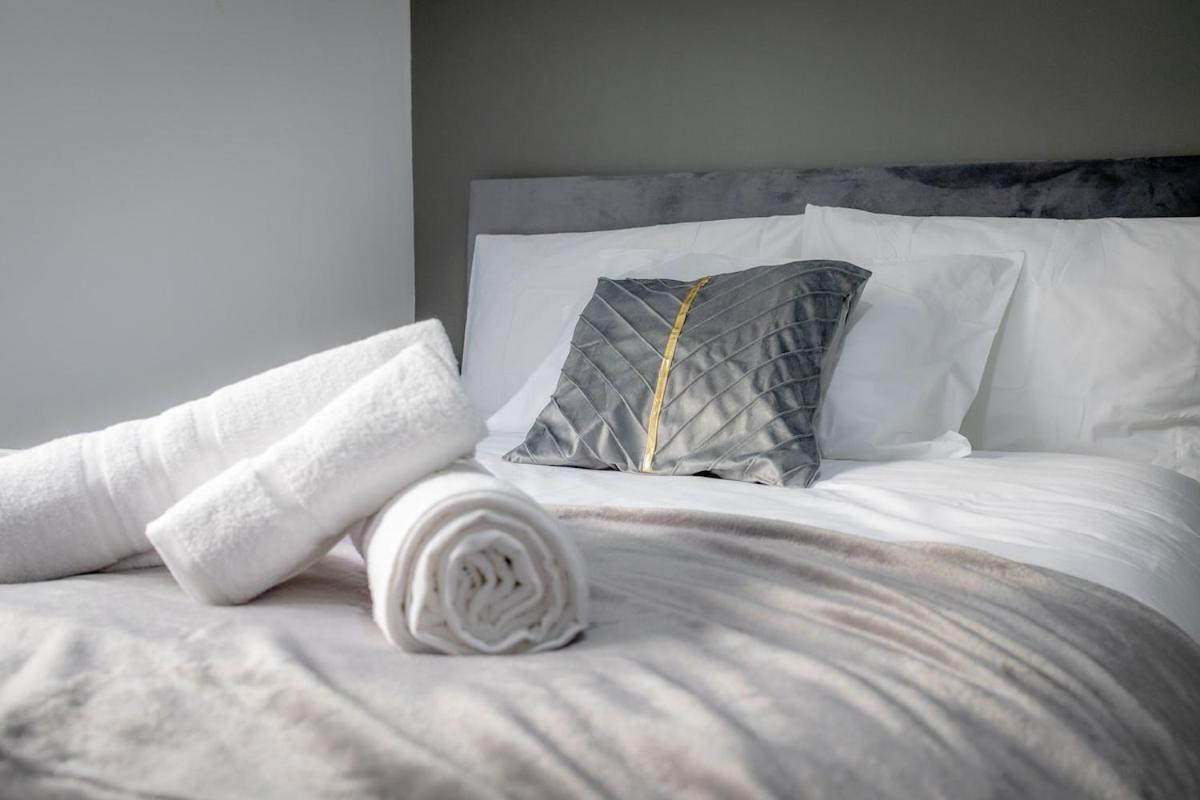 Premium Serviced Nottingham, 4 Bedrooms, 5 Beds, 4 Bathrooms, Sleeps 7 * Nottingham
