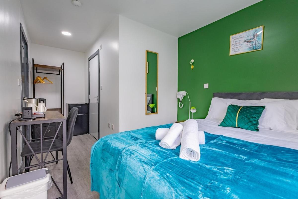 Premium Serviced Nottingham, 4 Bedrooms, 5 Beds, 4 Bathrooms, Sleeps 7 Nottingham