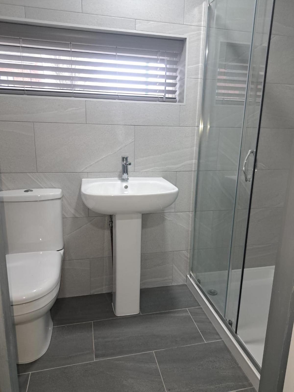 Holiday home Premium Serviced Nottingham, 4 Bedrooms, 5 Beds, 4 Bathrooms, Sleeps 7 *
