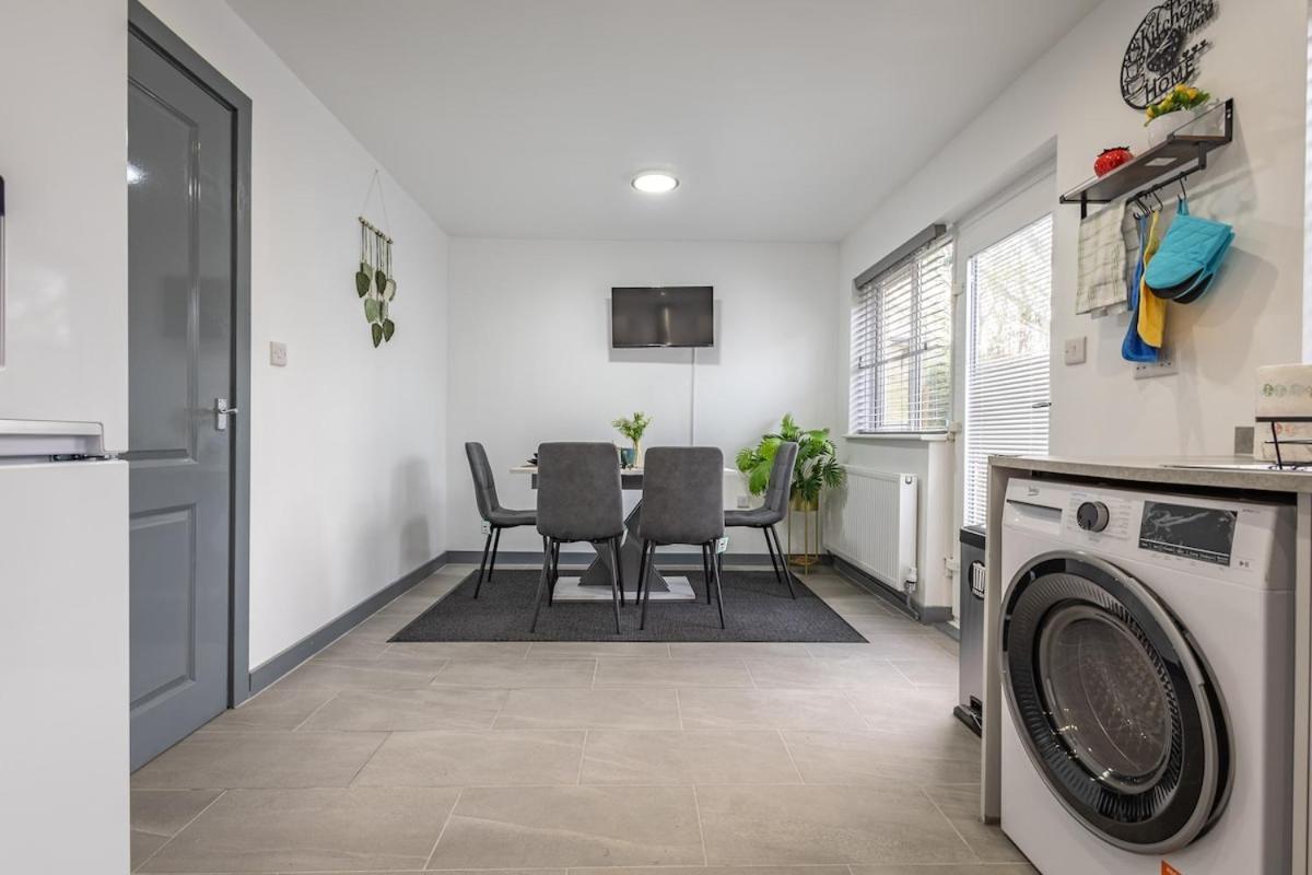 Premium Serviced Nottingham, 4 Bedrooms, 5 Beds, 4 Bathrooms, Sleeps 7 Nottingham