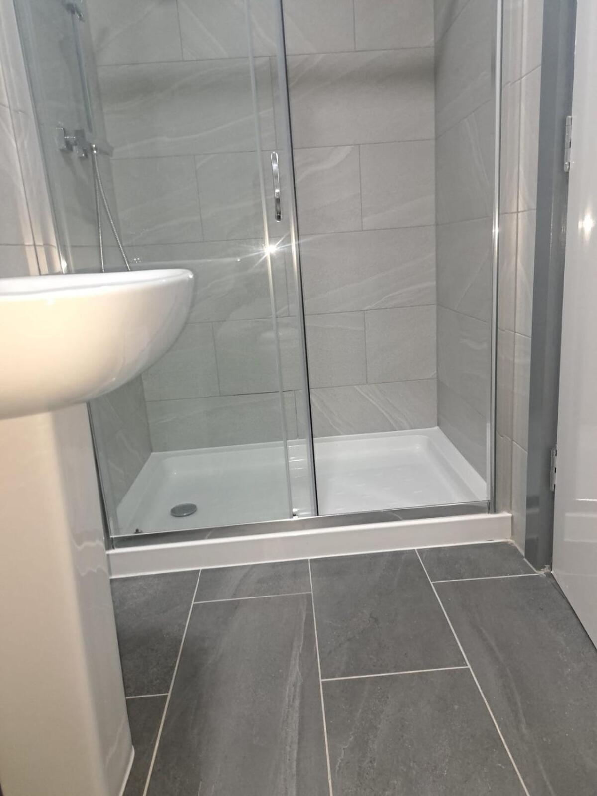 Premium Serviced Nottingham, 4 Bedrooms, 5 Beds, 4 Bathrooms, Sleeps 7 Holiday home Nottingham