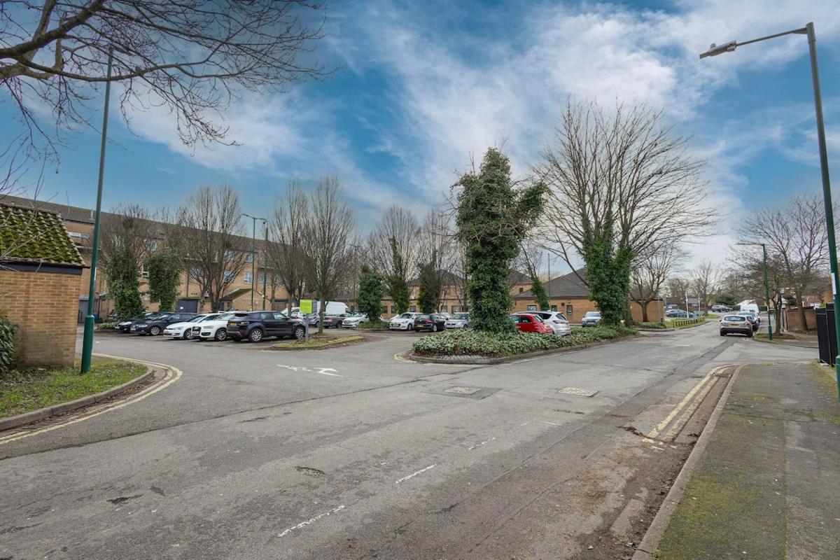 Premium Serviced Nottingham, 4 Bedrooms, 5 Beds, 4 Bathrooms, Sleeps 7 Holiday home Nottingham