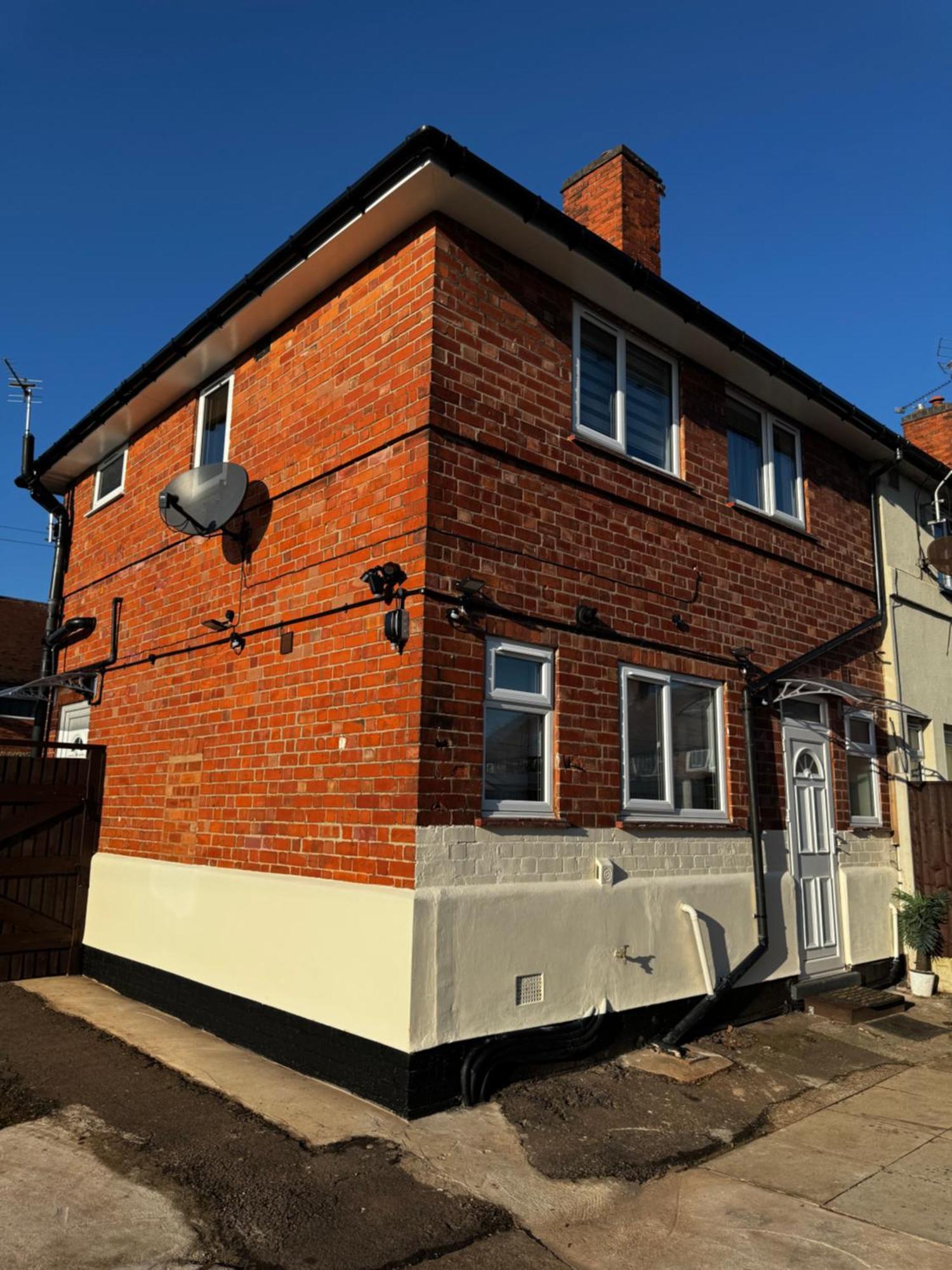 Cosy Retreat On Seaton Crescent - Free Off-street Parking For 5 Cars, Wifi-500mb, Families & Contractors, Close To M1 Jct 26