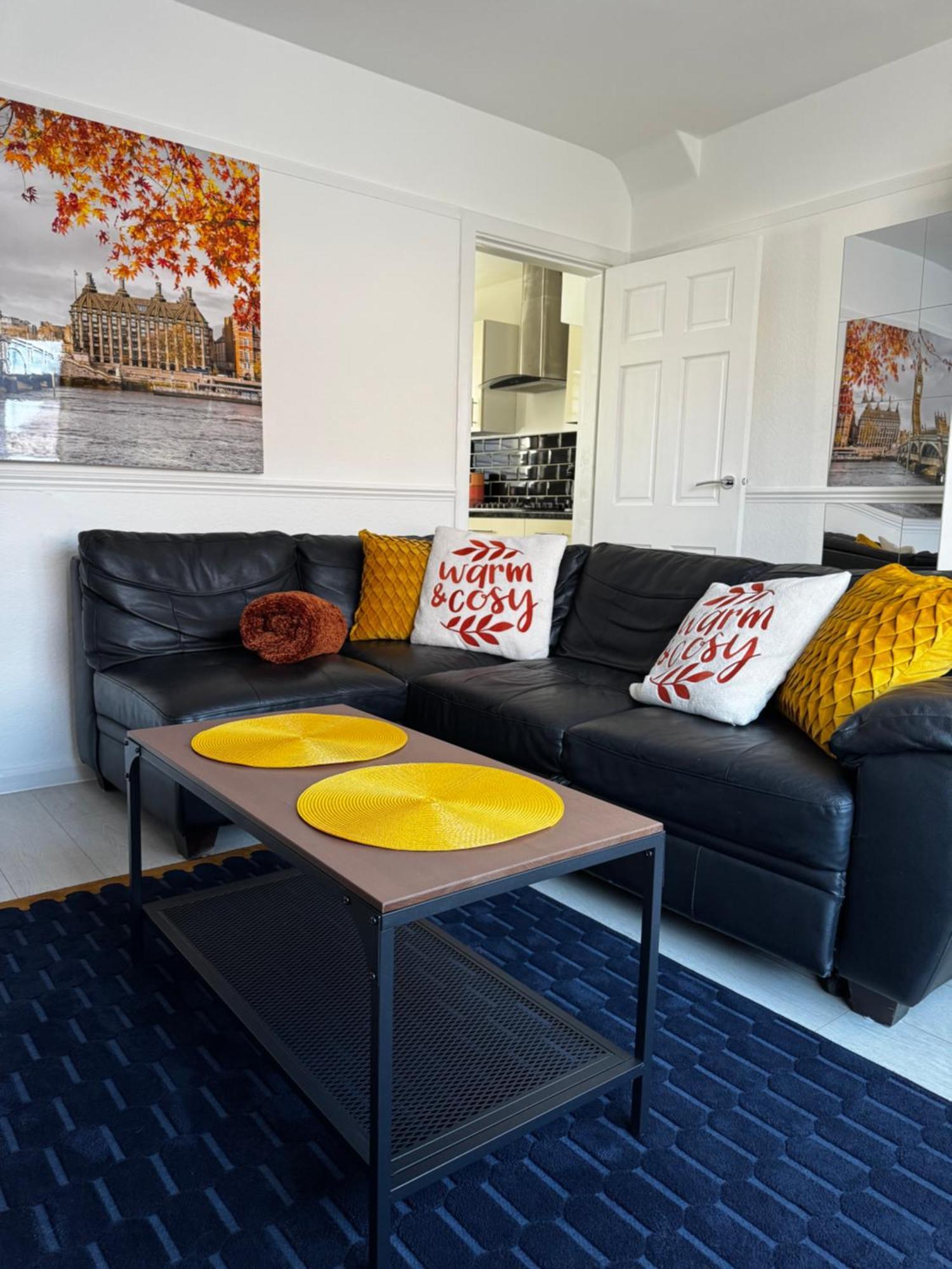 Cosy Retreat On Seaton Crescent - Free Off-street Parking For 5 Cars, Wifi-500mb, Families & Contractors, Close To M1 Jct 26 *