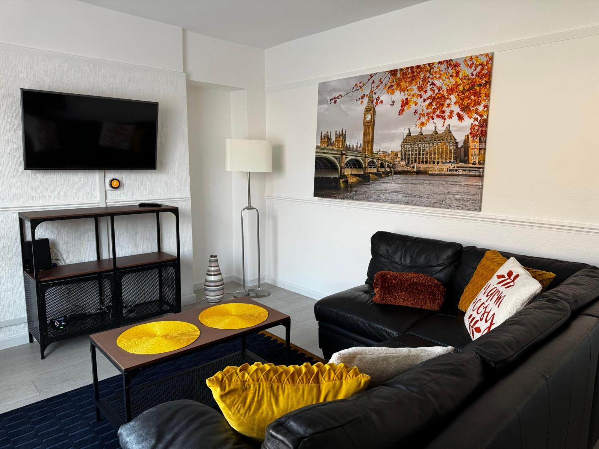 Holiday home Cosy Retreat On Seaton Crescent - Free Off-street Parking For 5 Cars, Wifi-500mb, Families & Contractors, Close To M1 Jct 26 Nottingham