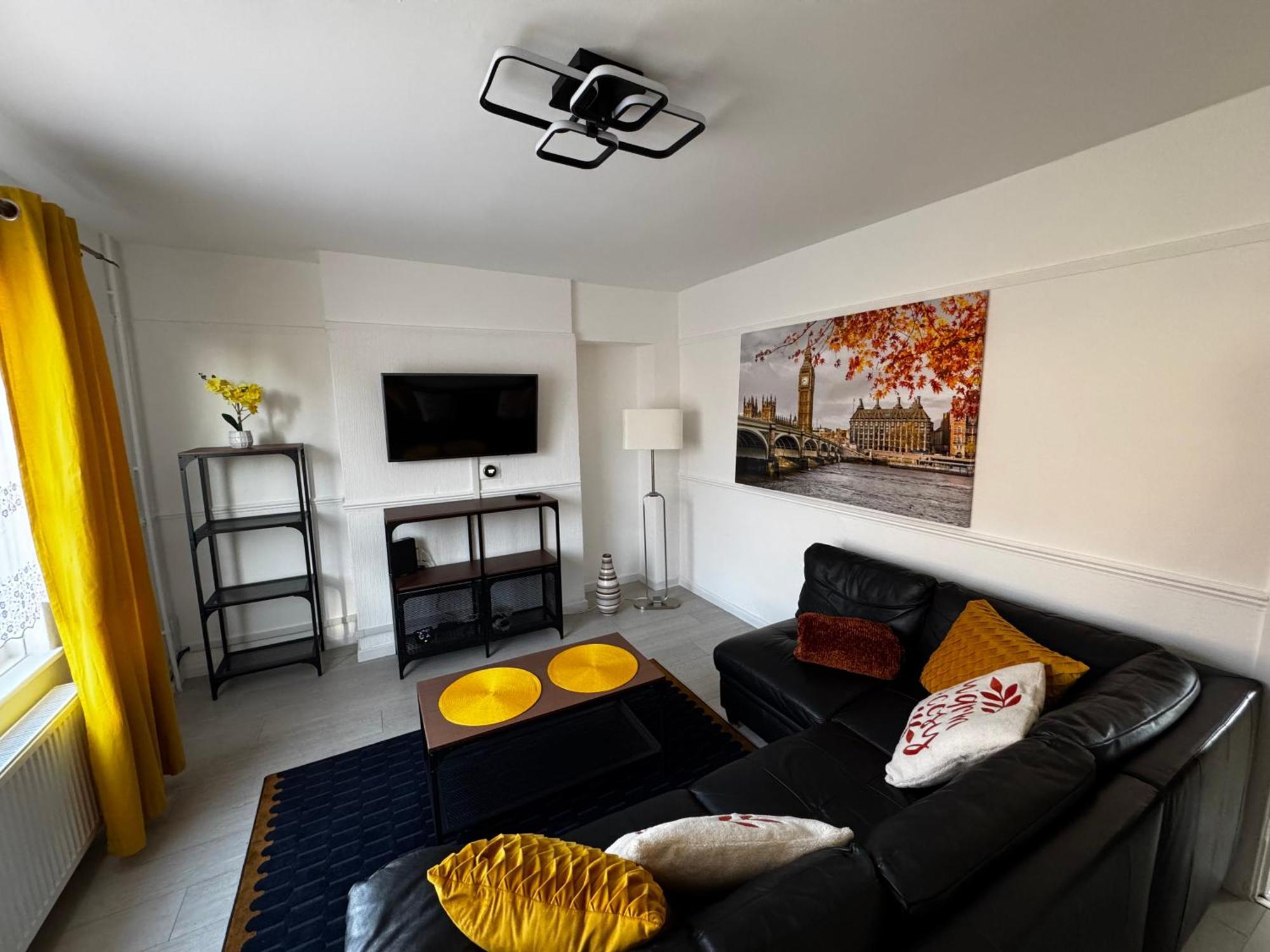 Cosy Retreat On Seaton Crescent - Free Off-street Parking For 5 Cars, Wifi-500mb, Families & Contractors, Close To M1 Jct 26 Holiday home Nottingham