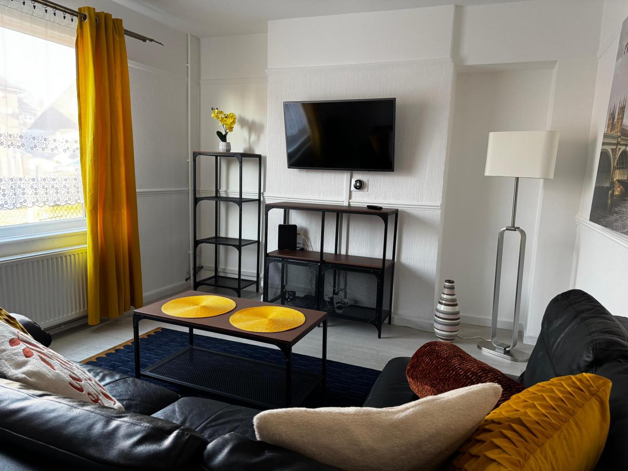 Cosy Retreat On Seaton Crescent - Free Off-street Parking For 5 Cars, Wifi-500mb, Families & Contractors, Close To M1 Jct 26 Holiday home Nottingham