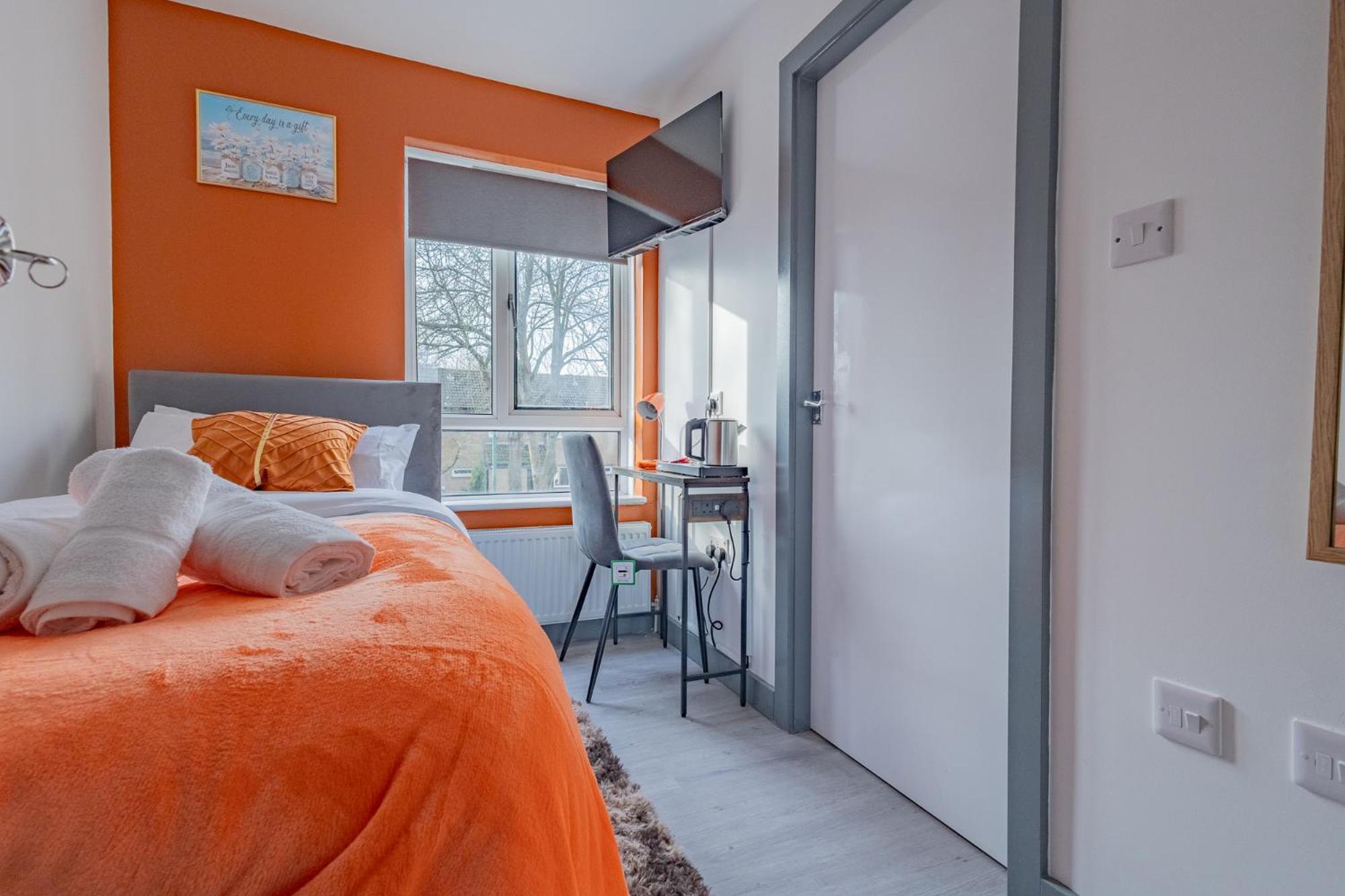 Premium Serviced Nottingham, 4 Bedrooms, 5 Beds, 4 Bathrooms, Sleeps 7 Nottingham