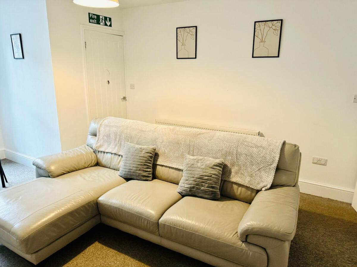 Calm Meets Comfort In 3-Bed House - Near Nottingham City Centre, Qmc, University Of Nottingham & Wollaton Park - Sleeps 5 Apartment