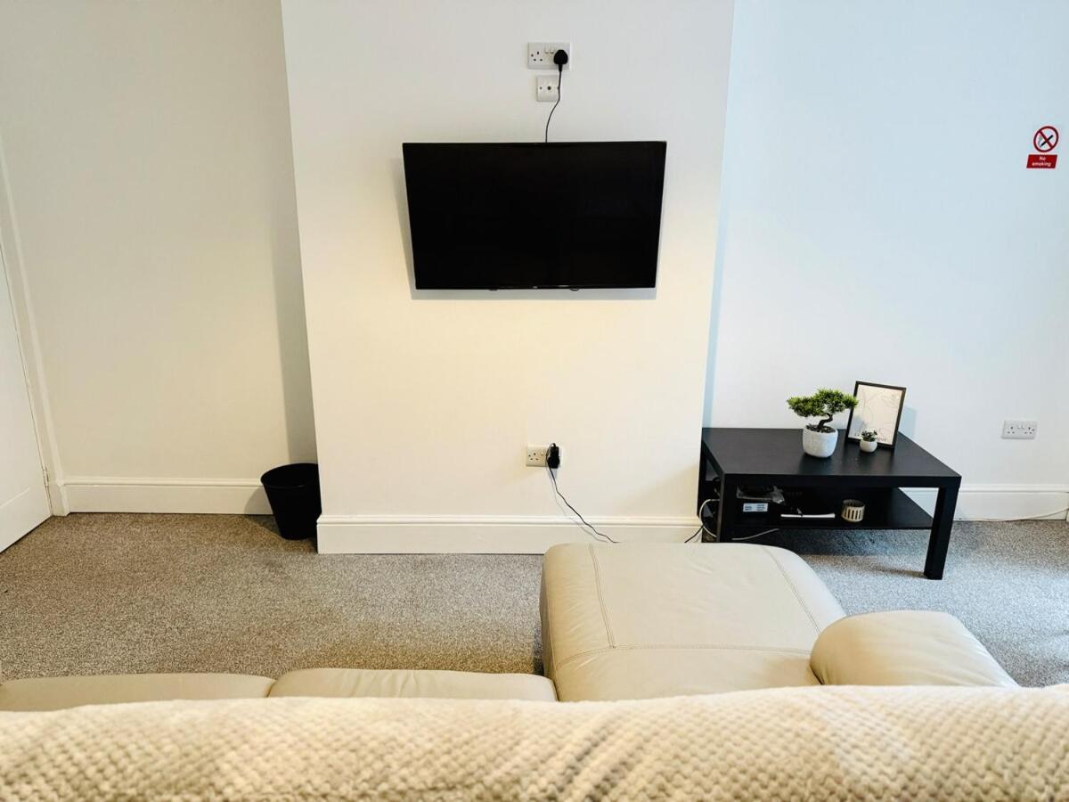 Calm Meets Comfort In 3-Bed House - Near Nottingham City Centre, Qmc, University Of Nottingham & Wollaton Park - Sleeps 5 Apartment *
