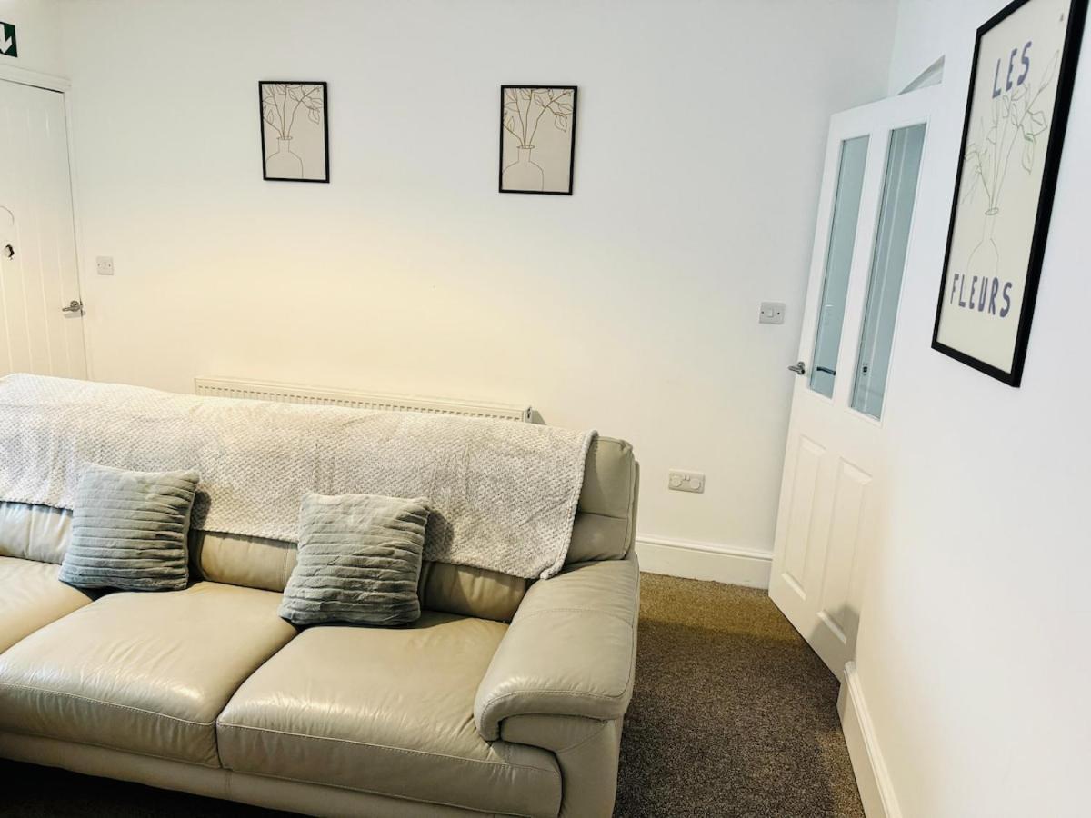 Calm Meets Comfort In 3-Bed House - Near Nottingham City Centre, Qmc, University Of Nottingham & Wollaton Park - Sleeps 5 Nottingham