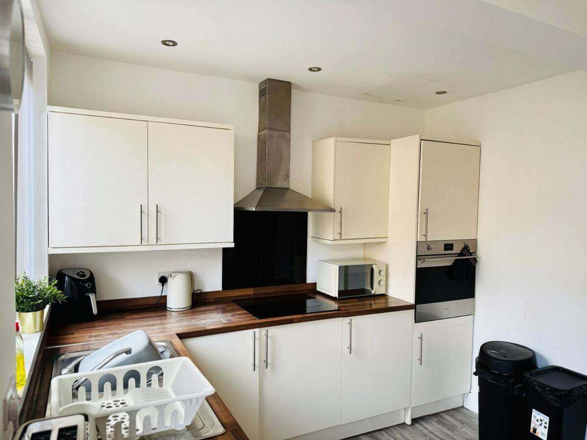 Calm Meets Comfort In 3-Bed House - Near Nottingham City Centre, Qmc, University Of Nottingham & Wollaton Park - Sleeps 5