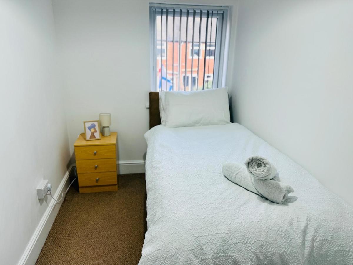 Calm Meets Comfort In 3-Bed House - Near Nottingham City Centre, Qmc, University Of Nottingham & Wollaton Park - Sleeps 5 Apartment Nottingham