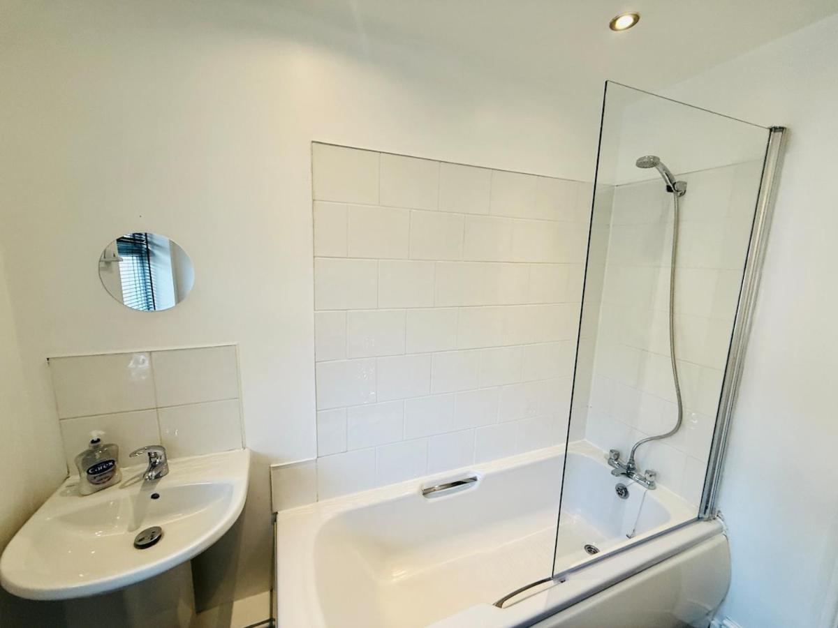 Apartment Calm Meets Comfort In 3-Bed House - Near Nottingham City Centre, Qmc, University Of Nottingham & Wollaton Park - Sleeps 5 Nottingham