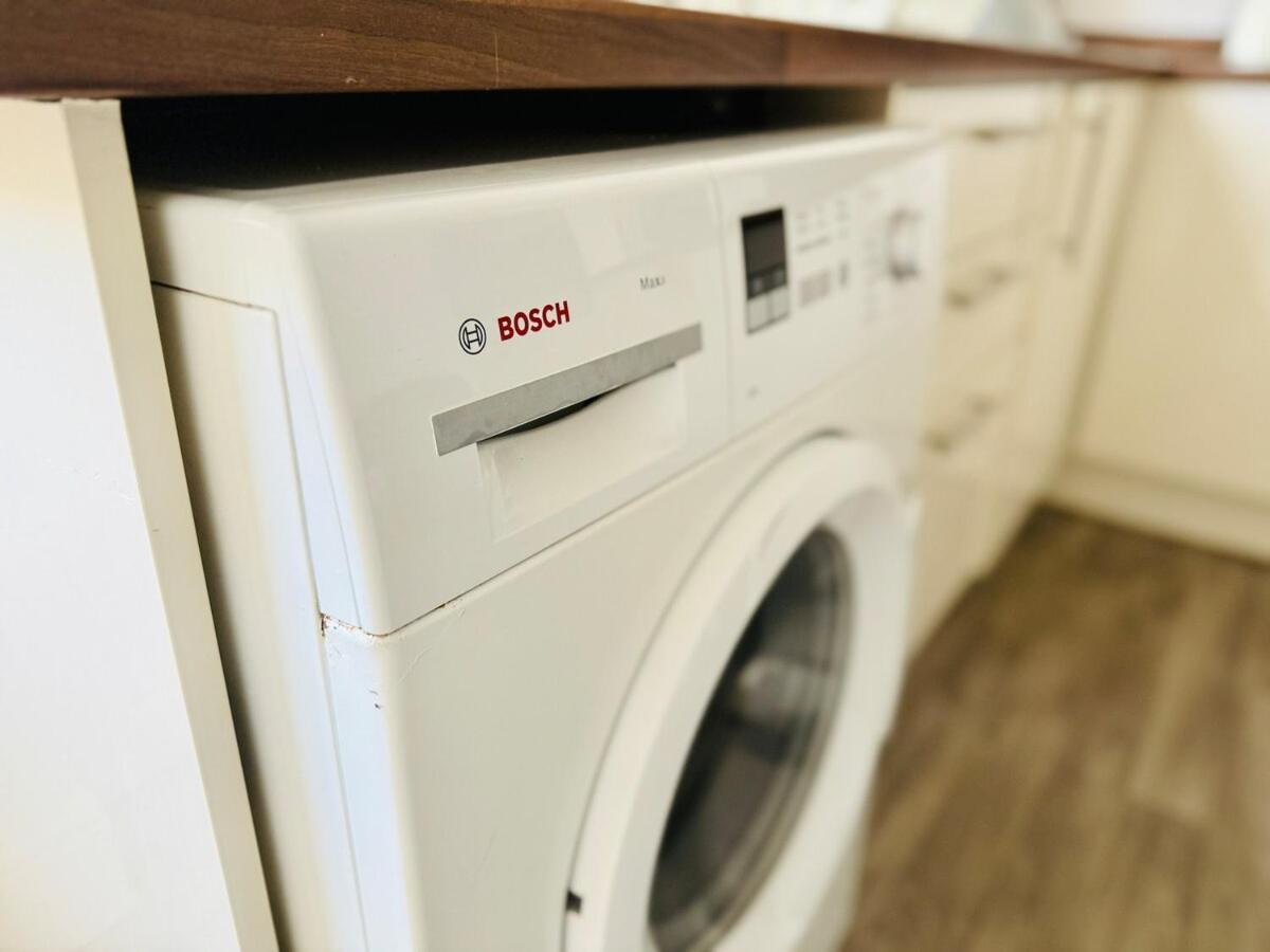Apartment Calm Meets Comfort In 3-Bed House - Near Nottingham City Centre, Qmc, University Of Nottingham & Wollaton Park - Sleeps 5