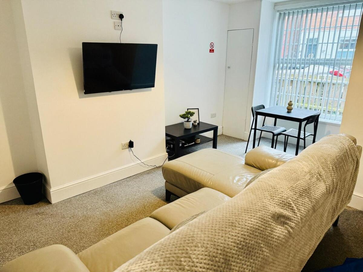 Calm Meets Comfort In 3-Bed House - Near Nottingham City Centre, Qmc, University Of Nottingham & Wollaton Park - Sleeps 5 * Nottingham