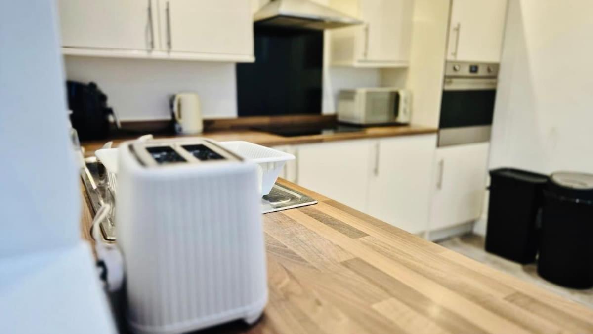 Calm Meets Comfort In 3-Bed House - Near Nottingham City Centre, Qmc, University Of Nottingham & Wollaton Park - Sleeps 5 * Nottingham