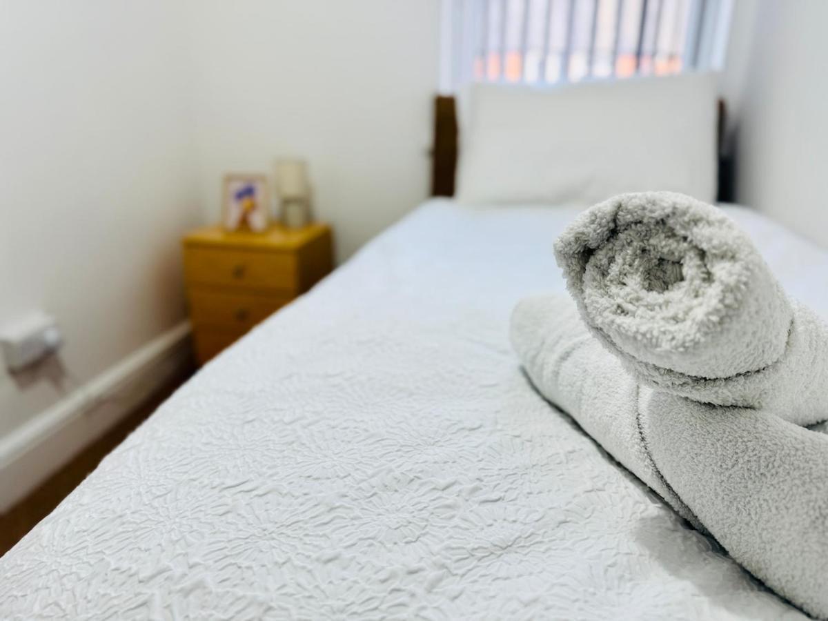 Calm Meets Comfort In 3-Bed House - Near Nottingham City Centre, Qmc, University Of Nottingham & Wollaton Park - Sleeps 5 Apartment