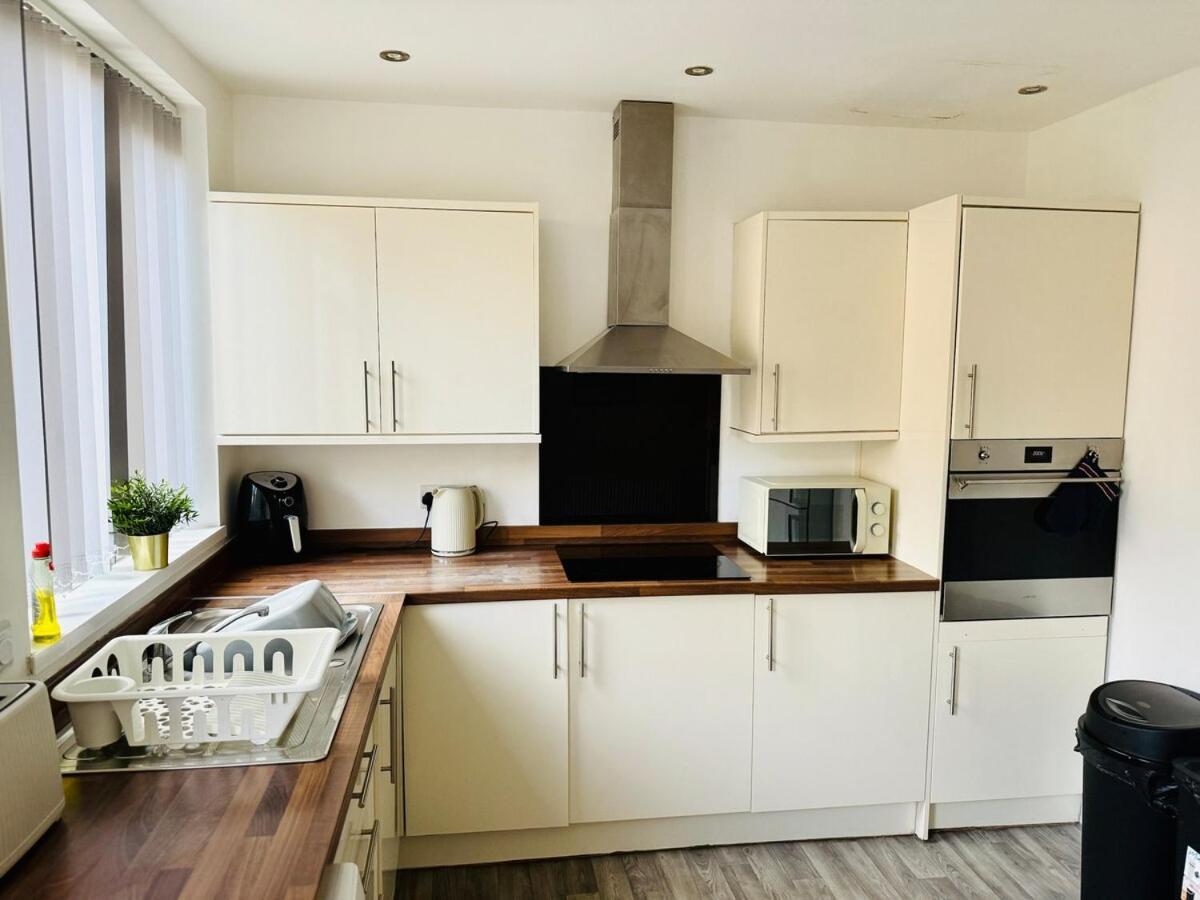 Apartment Calm Meets Comfort In 3-Bed House - Near Nottingham City Centre, Qmc, University Of Nottingham & Wollaton Park - Sleeps 5 *