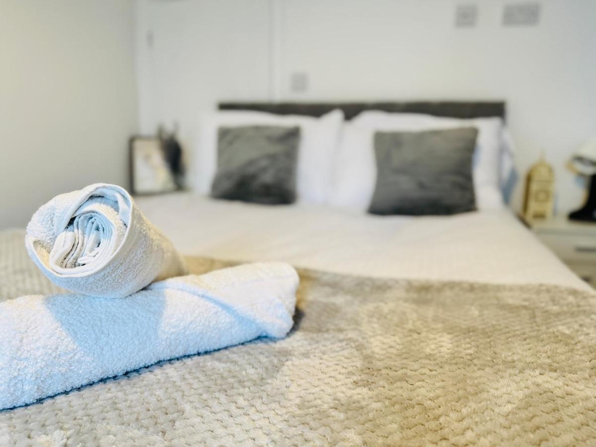 Calm Meets Comfort In 3-Bed House - Near Nottingham City Centre, Qmc, University Of Nottingham & Wollaton Park - Sleeps 5 Apartment