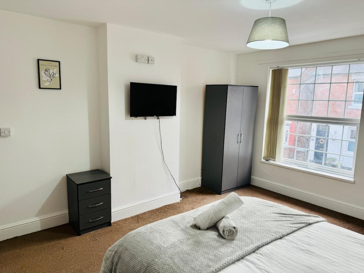 Calm Meets Comfort In 3-Bed House - Near Nottingham City Centre, Qmc, University Of Nottingham & Wollaton Park - Sleeps 5 Apartment *