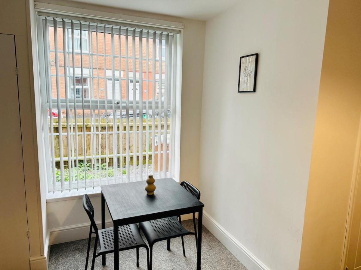 Apartment Calm Meets Comfort In 3-Bed House - Near Nottingham City Centre, Qmc, University Of Nottingham & Wollaton Park - Sleeps 5 *