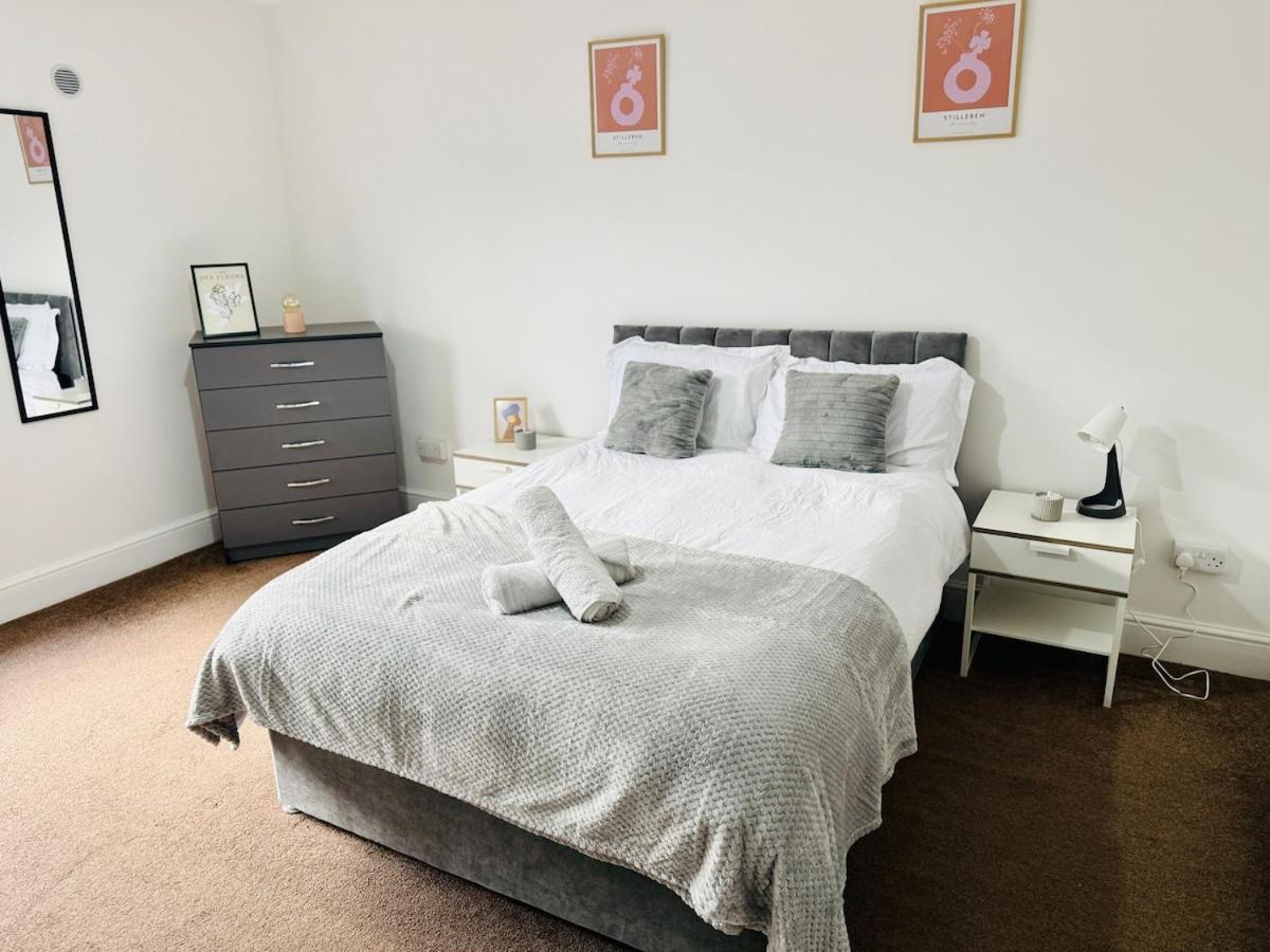 Calm Meets Comfort In 3-Bed House - Near Nottingham City Centre, Qmc, University Of Nottingham & Wollaton Park - Sleeps 5 Apartment