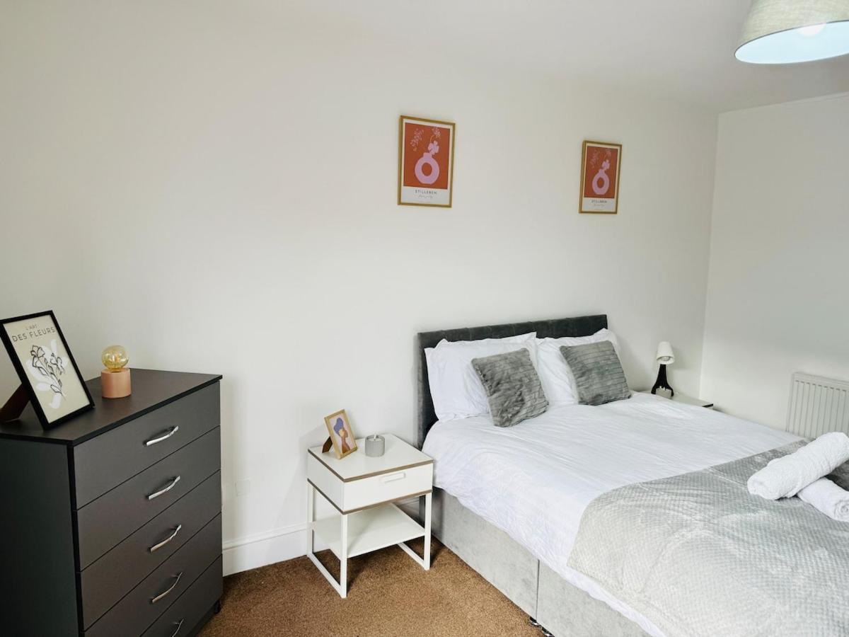 Apartment Calm Meets Comfort In 3-Bed House - Near Nottingham City Centre, Qmc, University Of Nottingham & Wollaton Park - Sleeps 5 *