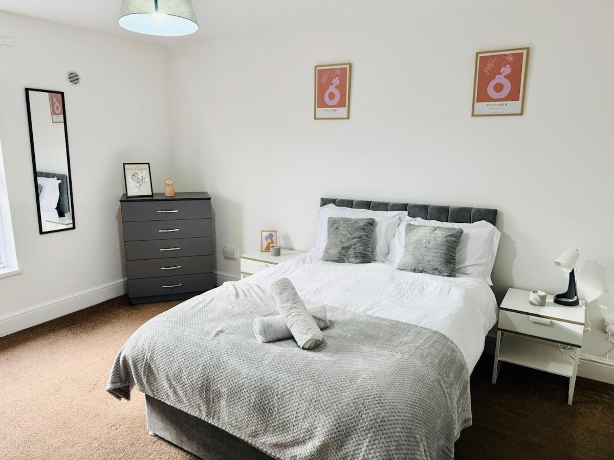 Calm Meets Comfort In 3-Bed House - Near Nottingham City Centre, Qmc, University Of Nottingham & Wollaton Park - Sleeps 5 *