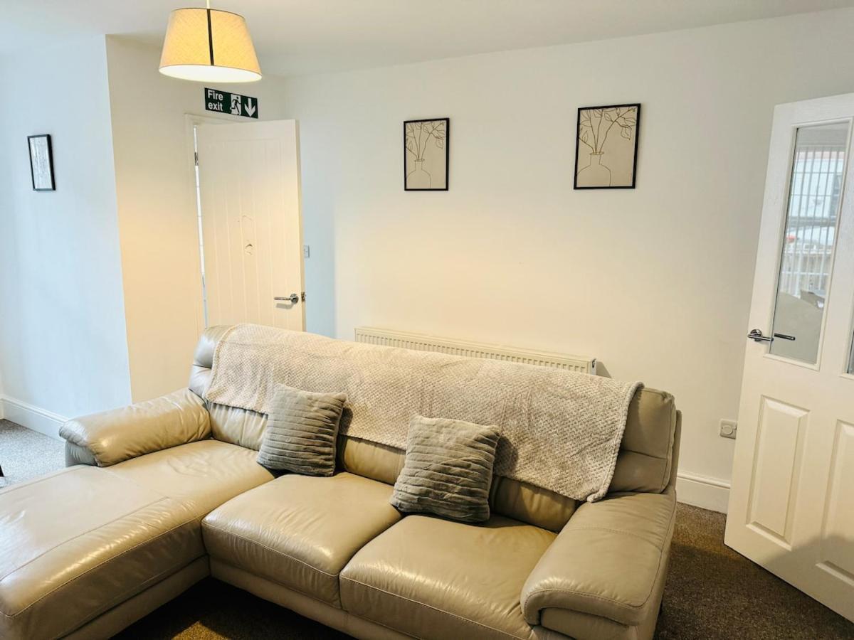 Apartment Calm Meets Comfort In 3-Bed House - Near Nottingham City Centre, Qmc, University Of Nottingham & Wollaton Park - Sleeps 5 *