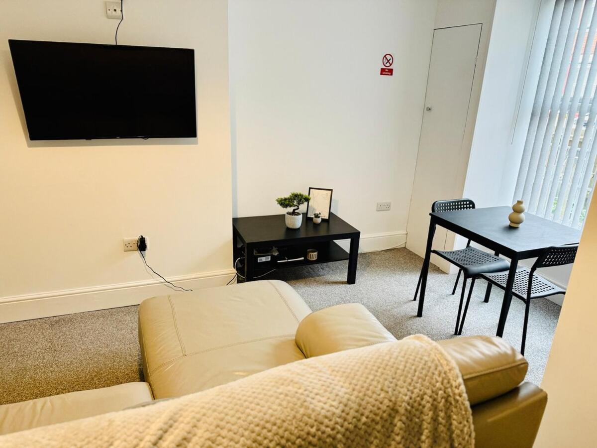 Apartment Calm Meets Comfort In 3-Bed House - Near Nottingham City Centre, Qmc, University Of Nottingham & Wollaton Park - Sleeps 5 Nottingham