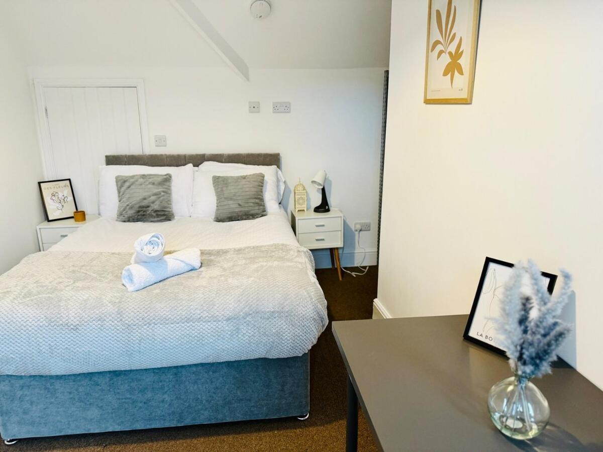 Calm Meets Comfort In 3-Bed House - Near Nottingham City Centre, Qmc, University Of Nottingham & Wollaton Park - Sleeps 5 *