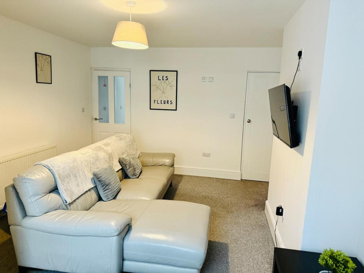 Apartment Calm Meets Comfort In 3-Bed House - Near Nottingham City Centre, Qmc, University Of Nottingham & Wollaton Park - Sleeps 5 *