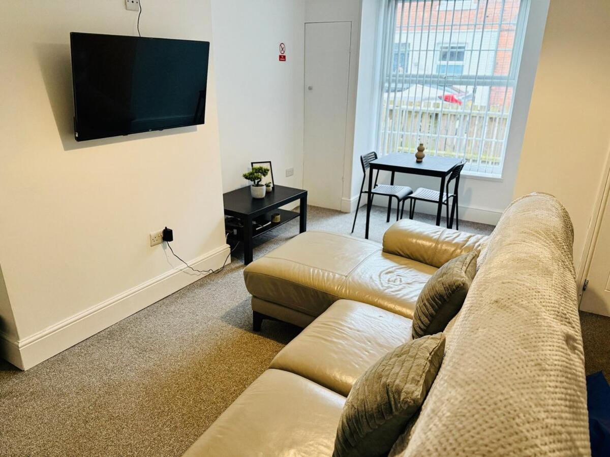 Calm Meets Comfort In 3-Bed House - Near Nottingham City Centre, Qmc, University Of Nottingham & Wollaton Park - Sleeps 5 * Nottingham