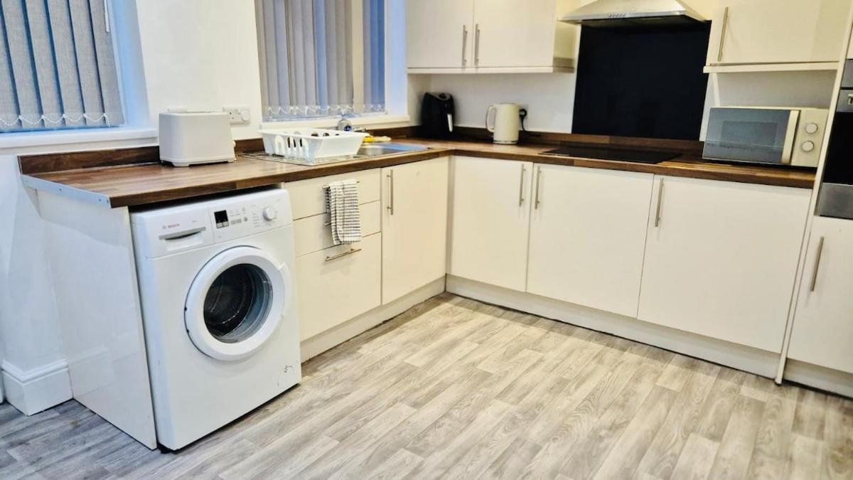 Calm Meets Comfort In 3-Bed House - Near Nottingham City Centre, Qmc, University Of Nottingham & Wollaton Park - Sleeps 5