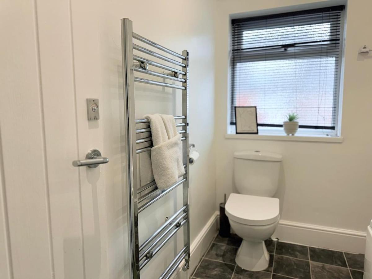Calm Meets Comfort In 3-Bed House - Near Nottingham City Centre, Qmc, University Of Nottingham & Wollaton Park - Sleeps 5 Apartment