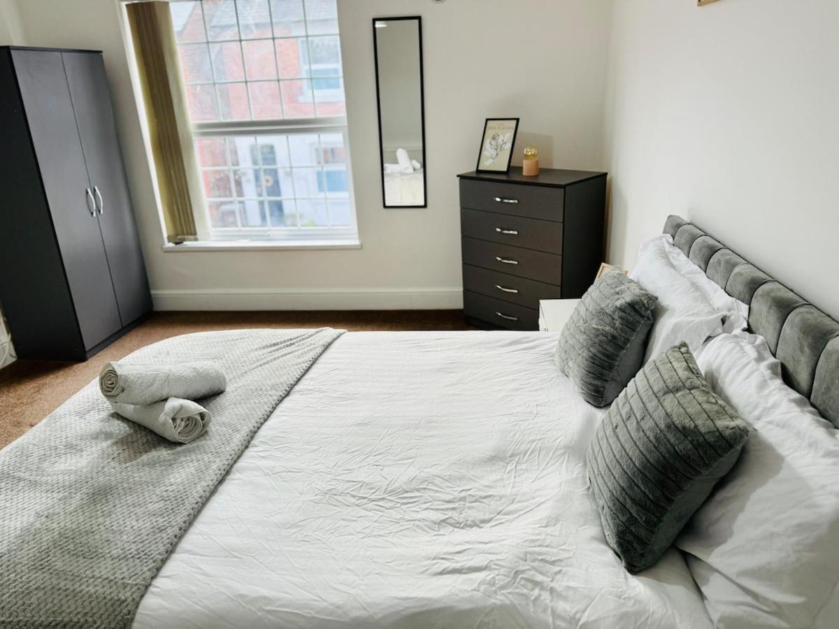 Apartment Calm Meets Comfort In 3-Bed House - Near Nottingham City Centre, Qmc, University Of Nottingham & Wollaton Park - Sleeps 5