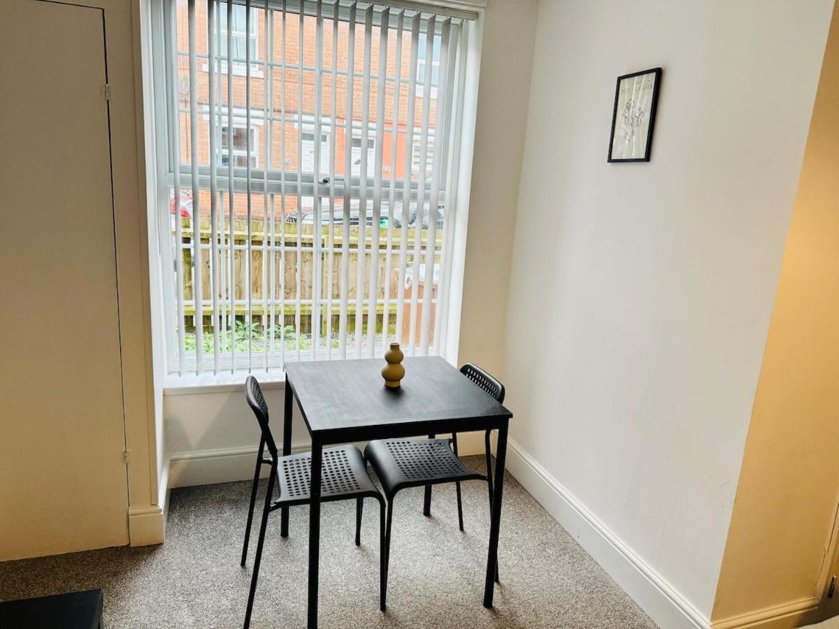 Calm Meets Comfort In 3-Bed House - Near Nottingham City Centre, Qmc, University Of Nottingham & Wollaton Park - Sleeps 5 *