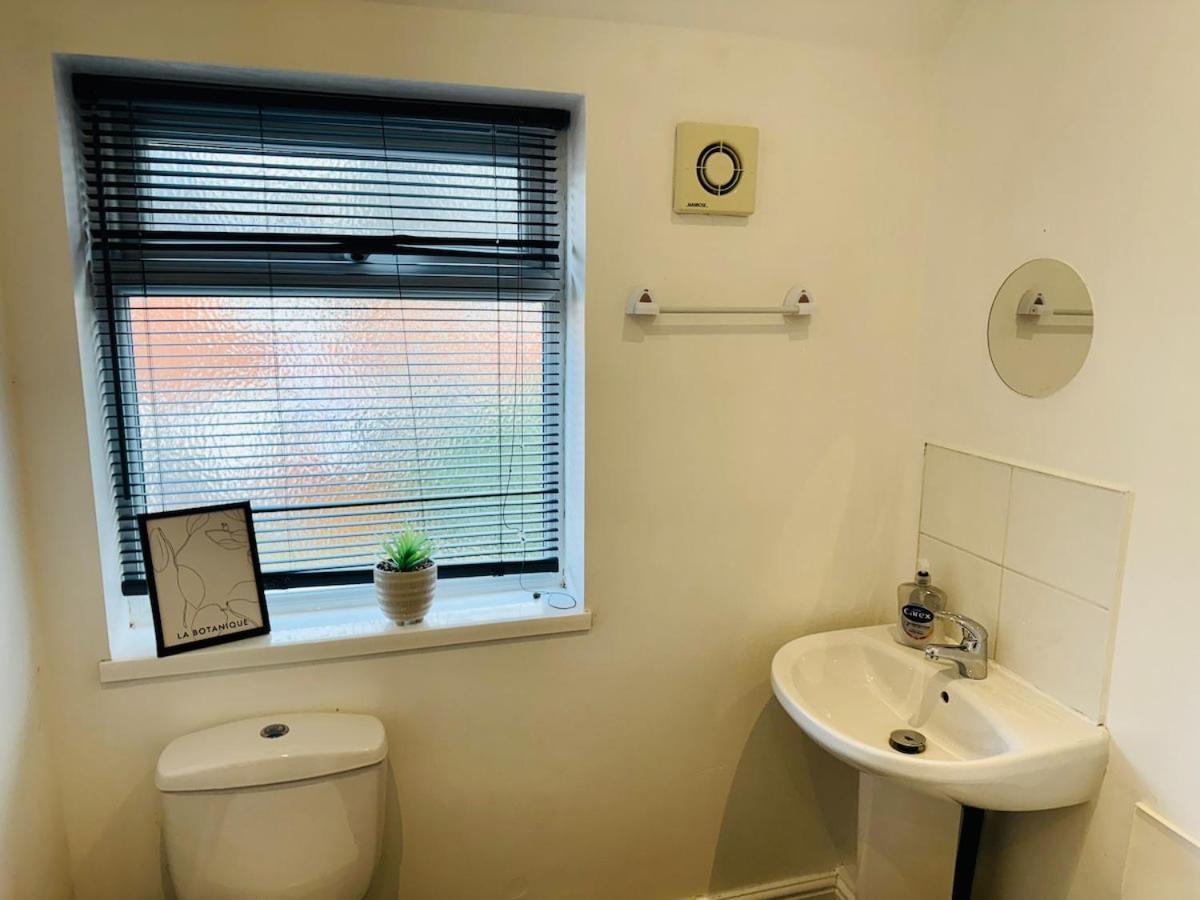 Calm Meets Comfort In 3-Bed House - Near Nottingham City Centre, Qmc, University Of Nottingham & Wollaton Park - Sleeps 5 Apartment *