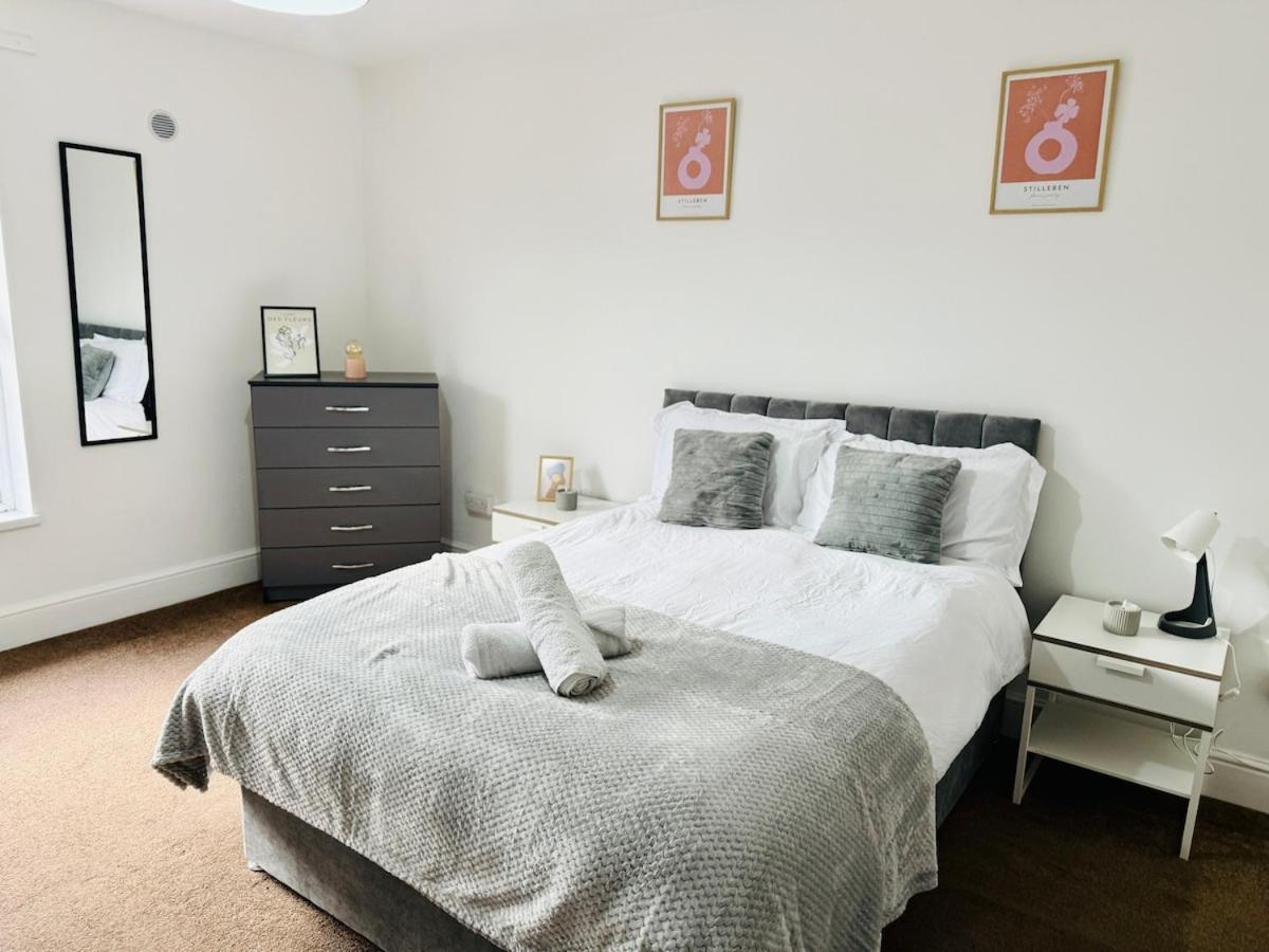 Apartment Calm Meets Comfort In 3-Bed House - Near Nottingham City Centre, Qmc, University Of Nottingham & Wollaton Park - Sleeps 5 Nottingham