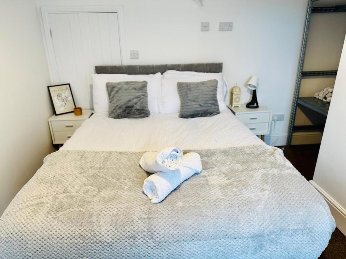 Calm Meets Comfort In 3-Bed House - Near Nottingham City Centre, Qmc, University Of Nottingham & Wollaton Park - Sleeps 5 *